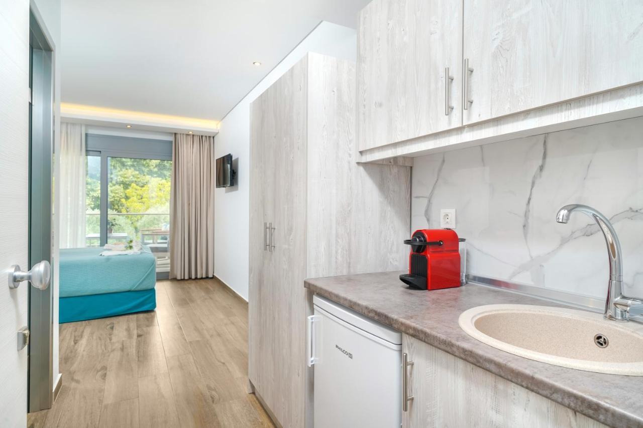 Maria Elena Suites ลีเมนาส ภายนอก รูปภาพ